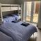Highcliffe Apartment with Parking - 基督城