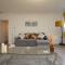 Spacious Apartment - Long stays welcome