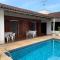 4 SUITES, AR COND TV, INTERNET, PISCINA,150 MTS PRAIA! Aceitamos Pet!