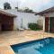 4 SUITES, AR COND TV, INTERNET, PISCINA,150 MTS PRAIA! Aceitamos Pet!