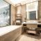 DoubleTree by Hilton Hotel Shenzhen Longhua, Near Huawei, Foxcnn, Shenzhen North Railway, Uniwalk & Uniworld Shopping Mall, Sam's Club - Shenzhen