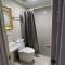 Kandi Posh 2BR with private Jacuzzi 500 Mbps internet