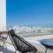 Modern and spacious apartment with beautiful roof terrace and sea view