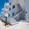Modern and spacious apartment with beautiful roof terrace and sea view