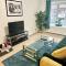 KB51 Charming 2 bed house in Horsham, pets very welcome and long stays with easy access to London, Brighton and Gatwick