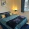 KB51 Charming 2 bed house in Horsham, pets very welcome and long stays with easy access to London, Brighton and Gatwick