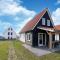 Luxurious holiday home with garden and parking