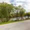 KingFisher Hot Tub & log Burner house on Premium lakeside with Resort Facilities