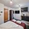 Delightful Spacious Haven With Large Driveway - Manchester