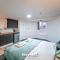 Delightful Spacious Haven With Large Driveway - Manchester