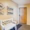 Two bedroom Condo with great views, location and sports center Highridge A4 - Киллингтон