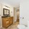 Two bedroom Condo with great views, location and sports center Highridge A4 - Киллингтон