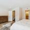 Two bedroom Condo with great views, location and sports center Highridge A4 - Киллингтон