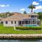 Updated and Luxurious 5BR Waterfront Oasis on Marco Island - جزيرة ماركو Updated and Luxurious 5BR Waterfront Oasis on Marco Island - جزيرة ماركو