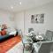 Modern Ealing Broadway Apt -2 mins To Tube & Well-Equipped