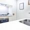 Luxury apartment in Mel east with special kids bed
