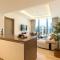 HiGuests - City Elegance 1BR in The Sterling by Omniyat - Dubaj