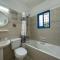 Cozy 2-bd ap near the sea!