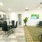 Stylish Cozy Townhouse with King Bed & Parking Near Arizona State University, Mill Avenue & Tempe Downtown