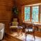 Cozy 2 Bedroom Cabin Nestled in Wooded Hideaway - Monterey