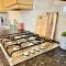 This weekend! Two double rooms with parking in quiet well-kept flat