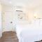 Downtown Luxury Farmhouse Apartment #4