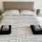 Modern 2 bed flat with balcony