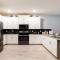 Spacious Villa with Private Pool & Games - كيسيمي
