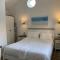 Sophies, The Bay, 2 bedrooms with ensuites, parking with EV point, 2 dogs welcome