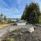 Cottage on the Bay- Hot Tub, Beach, Dock, Kayaks