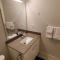 Stunning 1 bedroom condo in Calgary with riverview