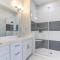 Galveston Home with Decks and Views, Walk to Beaches! - جالفيستون