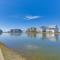 Galveston Home with Decks and Views, Walk to Beaches! - جالفيستون