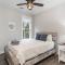 Bright Modern 4 Bdrm House Near Beach Pet Friendly