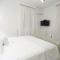 The White Suites - Adamas