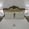 The White Suites - Adamas