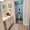 Smoky Hue by KABINO Walk to Downtown/ Anakeesta Shared Pool AC