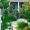 Lily’s Cottage, steps from Journeyman and Acorn! - Three Oaks