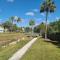 Sand Dollar Updated Kitchen Washer Dryer On River 1 Mile to Beach Sleeps 4