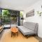 2 BD Luxury apartment at heart of Docklands with 85" flat TV & Free Carpark - Мельбурн