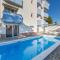 Apartments Podstrana with shared Pool
