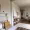 Old Bridge large and unique artful apartment with elevator - Флоренція