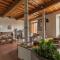 Old Bridge large and unique artful apartment with elevator - Флоренція
