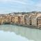 Old Bridge large and unique artful apartment with elevator - Флоренція
