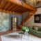 Old Bridge large and unique artful apartment with elevator - Флоренція