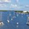 Seahorse - Tiny Home 1.2 Mi, 2 Beach Kitchen W & D Queen Bed