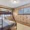 Chic chalet w/ hot tub, ping-pong, arcade bball - Cascade-Chipita Park