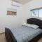 Modern Lux Home/Sleeps 12/ 5 min to Beach/High speed fiber optic internet!