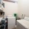 Modern Lux Home/Sleeps 12/ 5 min to Beach/High speed fiber optic internet!