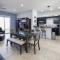 Modern Lux Home/Sleeps 12/ 5 min to Beach/High speed fiber optic internet!